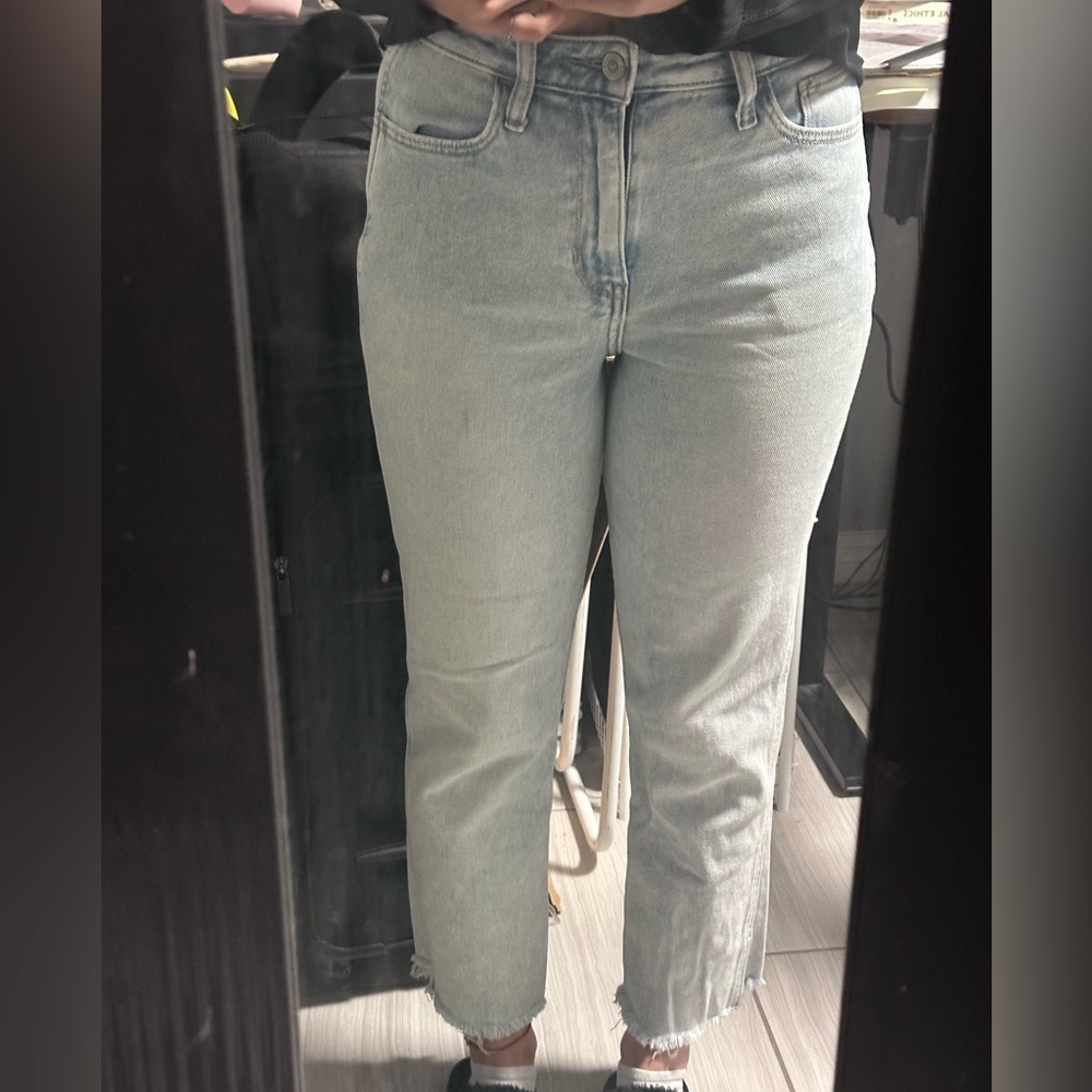 Hollister Women's Light Blue Ankle Jeans